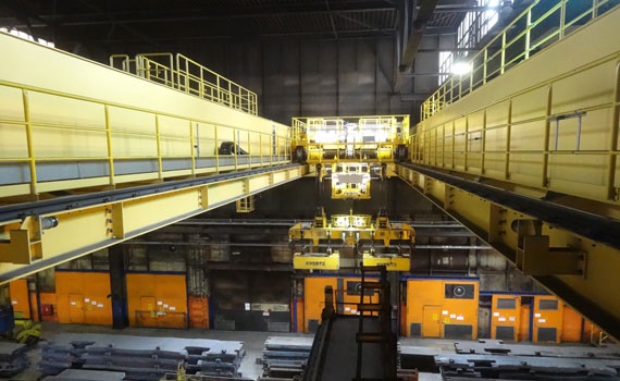 ระบบจ่ายพลังงานบนเครนในโรงงานรีดร้อนของ Thyssen Krupp