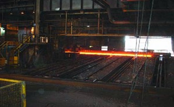 ระบบจ่ายพลังงานบนเครนนอกอาคารที่โรงงานของ Corus Rail